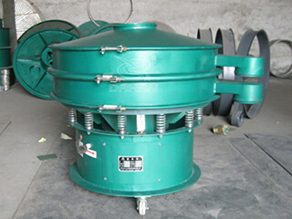 是在支撐座,可以自由移動(dòng),配合起來(lái),完美的處理一條生產(chǎn)線(xiàn),也可叫做移動(dòng)篩分輸送一體機(jī)。