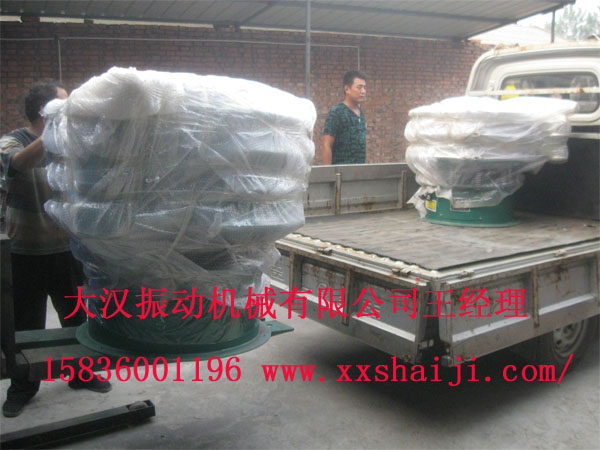 1000型振動(dòng)篩分機(jī) 1000型振動(dòng)篩分機(jī)