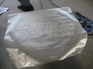 振動(dòng)篩分機(jī)網(wǎng)架鋪細(xì)網(wǎng) 振動(dòng)篩分機(jī)網(wǎng)架鋪細(xì)網(wǎng)