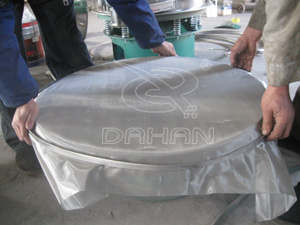 振動(dòng)篩分機(jī)鋪網(wǎng) 振動(dòng)篩分機(jī)鋪網(wǎng)