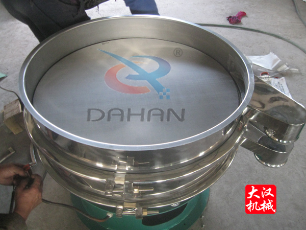 振動(dòng)篩分機(jī)換網(wǎng)完畢 振動(dòng)篩分機(jī)換網(wǎng)完畢