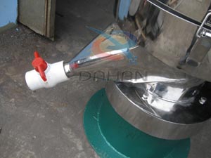 振動(dòng)過(guò)濾篩閥門(mén)控制出料口 振動(dòng)過(guò)濾篩閥門(mén)控制出料口