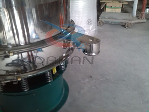 加緣式振動(dòng)篩分機(jī)出料口 加緣式振動(dòng)篩分機(jī)出料口