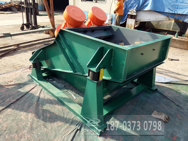 礦用振動(dòng)篩分機(jī) 礦用振動(dòng)篩分機(jī)